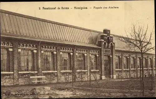 Ak Macquenoise Momignies Wallonien Hennegau, Pensionnat des Freres de Reims, Facade des Ateliers