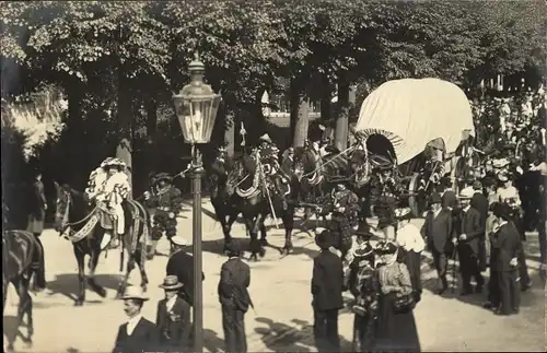 Foto Ak Pirna in Sachsen, Festzug, Festwagen, Kutsche