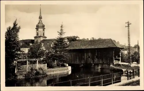 Ak Bad Sulza im Weimarer Land Thüringen, Partie auf der Ilmbrücke, Glockenturm, überdachte Brücke