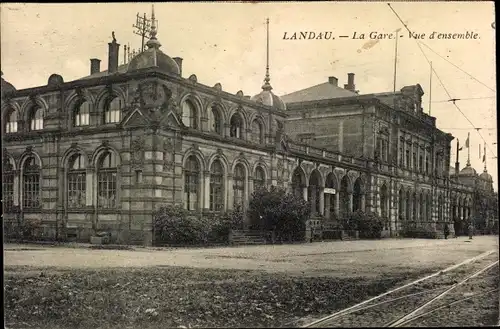 Ak Landau in der Pfalz, La Gare, Vue d'ensemble, Bahnhof