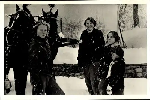 Ak Niederländisches Königshaus, Prinzessinnen Beatrix, Margriet, Irene und Christina, Grindelwald