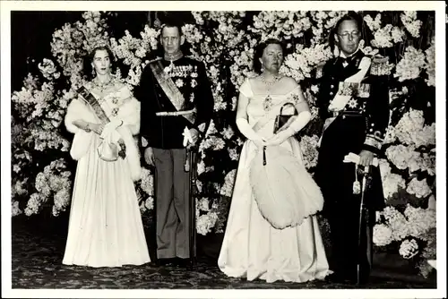 Ak Königin Juliana und Prinz Bernhard, König Frederik IX. von Dänemark mit Königin Ingrid