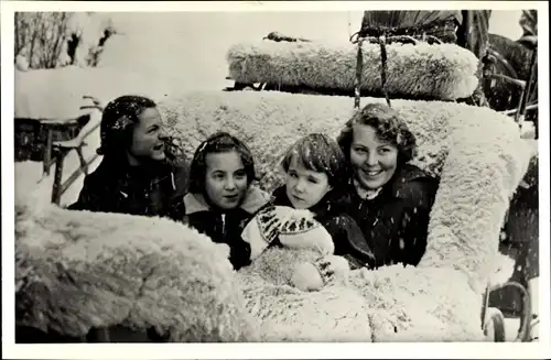 Ak Niederländisches Königshaus, Prinzessinnen Irene, Margriet, Marijke und Beatrix, Grindelwald