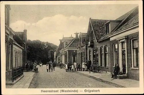 Ak Grijpskerk Groningen, Heerestraat, Westeinde