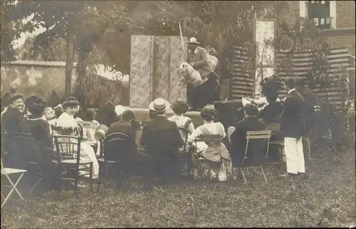 Foto Ak Theateraufführung im Freien, Zuschauer