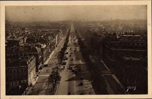 Ak Paris VIII.,  Avenue des Champs Elysees, Vue de l'Arc de Triomphe