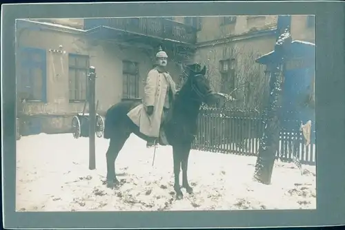 Foto Deutscher Soldat in Uniform auf einem Pferd 1914, Emil, I WK