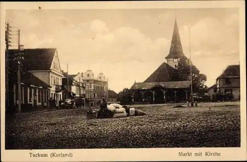 Ak Tukums Tuckum Lettland, Partie am Markt mit Kirche, Kurland