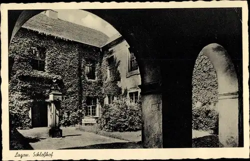 Ak Łagów Lagow Neumark Ostbrandenburg, Partie im Schlosshof