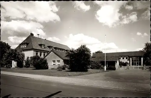 Foto Schuldorf Quickborn in Holstein, Straßenpartie im Ort