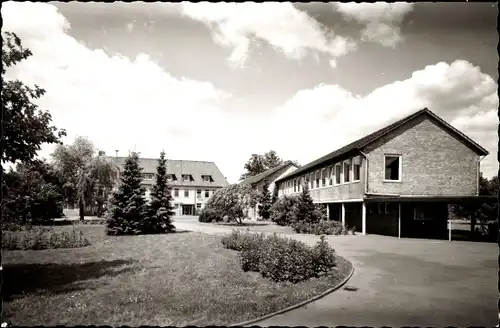 Foto Schuldorf Quickborn in Holstein, Straßenpartie im Ort