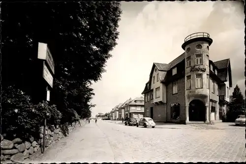 Foto Quickborn in Holstein, Straßenpartie mit Warenhaus Kobus