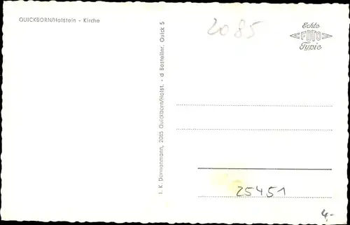 Ak Quickborn in Holstein, Partie an der Kirche, Friedhof