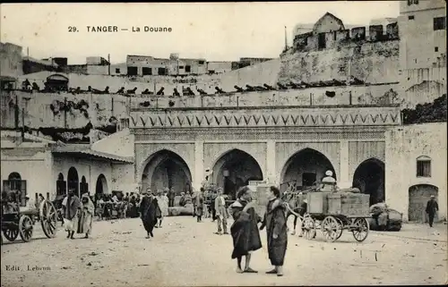 Ak Tanger Marokko, La Douane, Zollstation, Stadttor, Festung, Kanonen, Händler