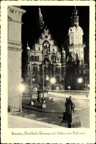 Ak Dresden Altstadt, Brühlsche Terrasse mit Schloss und Hofkirche, Denkmal, Nachtbeleuchtung