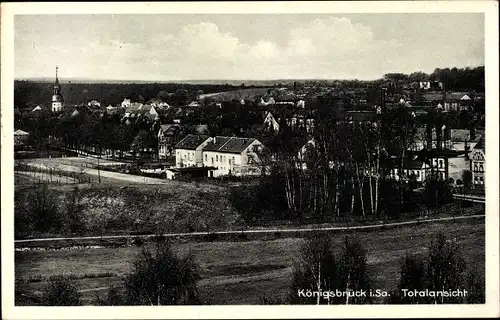 Ak Königsbrück in der Oberlausitz, Totalansicht der Ortschaft, Kirchturm