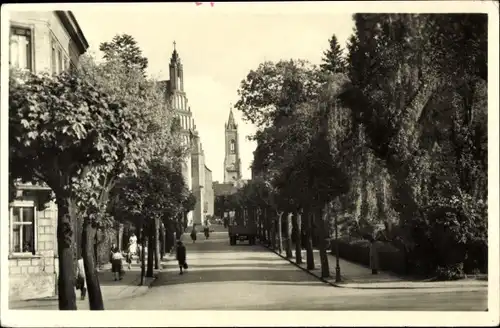 Ak Kamenz in Sachsen, Straßenpartie, Bosstraße, Blick Richtung Kirche