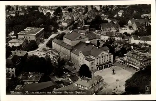 Ak Weimar in Thüringen, Nationaltheater, Schiller Goethe Denkmal, Fliegeraufnahme