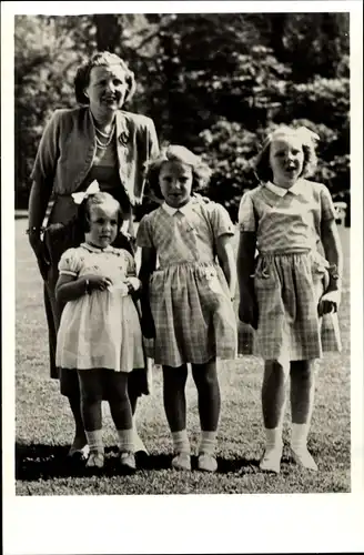 Ak Königin Juliana der Niederlande, Töchter Beatrix, Irene, Margriet, 1948