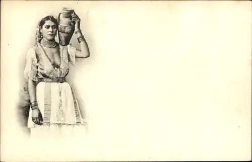 Ak Frau trägt Wasserkrug