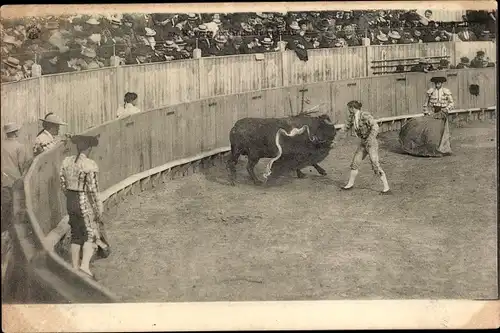 Foto Ak Stierkampf, Stadion, Torero