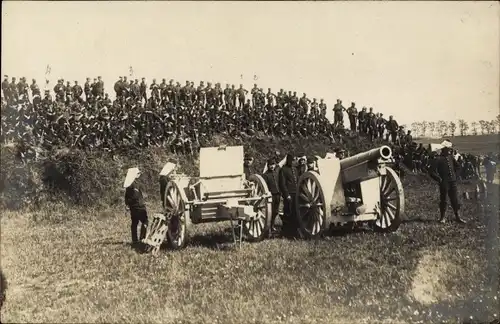 Foto Ak Französische Soldaten in Uniformen mit Geschützen