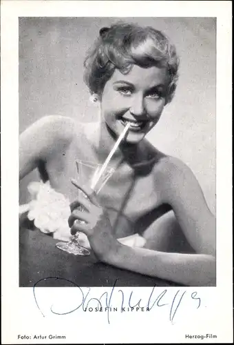 Ak Schauspielerin Josefin Kipper, Cocktail, Portrait, Autogramm