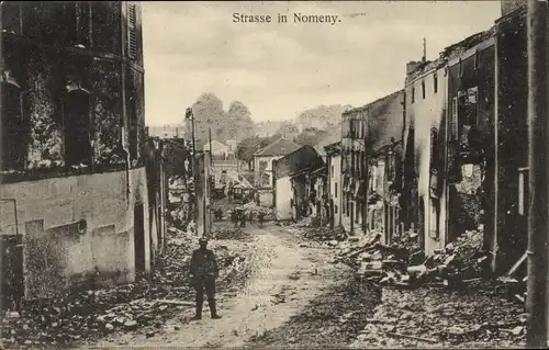 Ak Nomeny Meurthe et Moselle, Strasse mit Ruinen