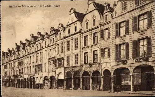 Ak Arras Pas de Calais, Maisons sur la Petite Place