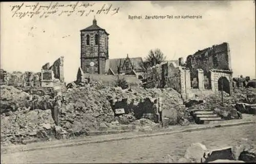 Ak Rethel Ardennes, Zerstörter Teil mit Kathedrale, I. WK