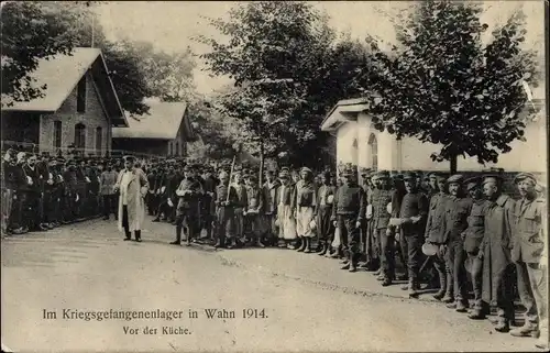 Ak Wahn Köln, Im Kriegsgefangenenlager, vor der Küche, 1914