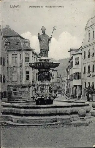 Ak Eichstätt in Oberbayern, Marktplatz mit Willibaldsbrunnen