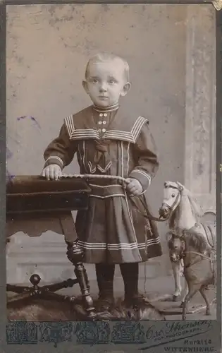 CdV Lutherstadt Wittenberg, Portrait, Kind im Atelier Oscar Strensch, Schaukelpferd