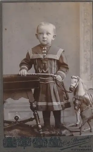 CdV Lutherstadt Wittenberg, Portrait, Kind im Atelier Oscar Strensch, Schaukelpferd