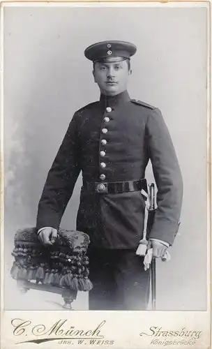 CdV Strasbourg Straßburg Elsass Bas Rhin, Portrait, Deutscher Soldat im Atelier C Münch, Schirmmütze
