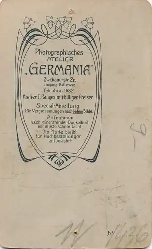 CdV Chemnitz Sachsen, Portrait, Kleines Kind in einem Kleid mit Schaukelpferde im Atelier Germania