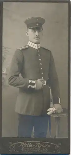 CdV Dresden Neustadt, Portrait, Deutscher Soldat im Atelier Apollo, Schirmmütze