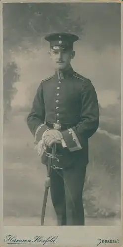 Kabinett Foto Porträt Deutscher Soldat Kunze, Kaiserreich, Säbel, Fotograf Hermann Herzfeld, Dresden