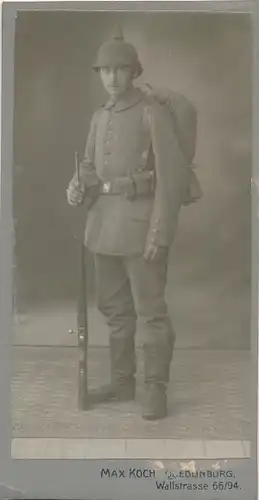 CdV Foto Porträt Deutscher Soldat, Kaiserreich, Gewehr, Pickelhaube, Fotograf Max Koch, Quedlinburg