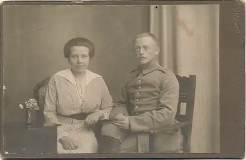 Kabinett Foto Porträt Deutsche Soldaten, Kaiserreich, Ehefrau