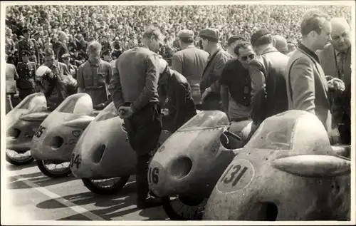 Foto Ak Hohenstein Ernstthal, Sachsenring, Motorräder bei einem Motorradrennen, Startlinie