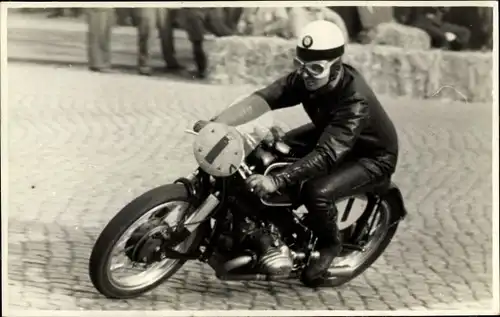 Foto Ak Hohenstein Ernstthal, Sachsenring, Motorrad bei einem Motorradrennen, 1