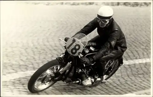 Foto Ak Hohenstein Ernstthal, Sachsenring, Motorrad bei einem Motorradrennen, 18
