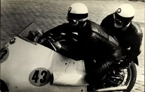 Foto Ak Hohenstein Ernstthal, Sachsenring, BMW Motorrad bei einem Motorradrennen, Noll, Cron, 43