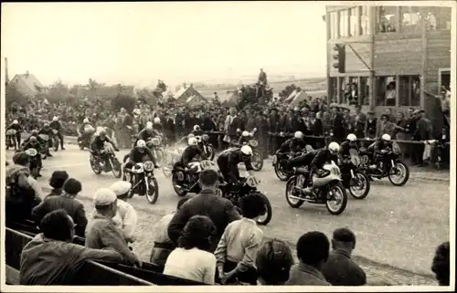 Foto Ak Hohenstein Ernstthal, Sachsenring, Motorräder bei einem Motorradrennen, Start