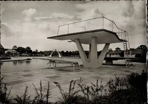 Ak Quickborn in Holstein, Freibad, Sprungturm