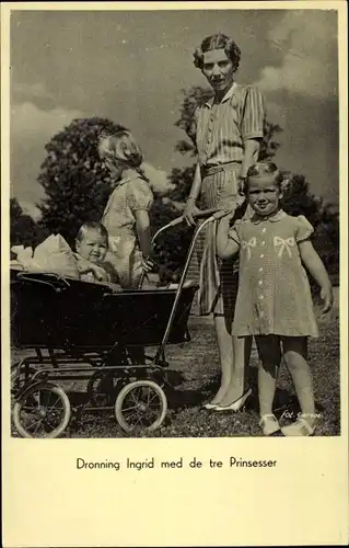 Ak Dronning Ingrid med de tre Prinsesser
