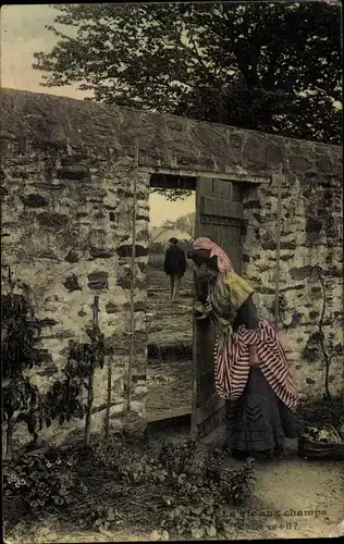 Ak Frankreich, La vie aux champs, Frau schaut durch das Gartentor