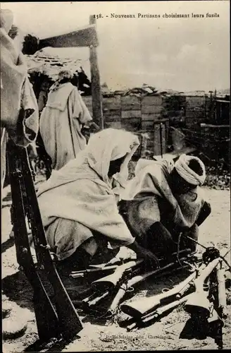 Ak Casablanca Marokko, Nouveaux Partisans choisissant leurs fusils