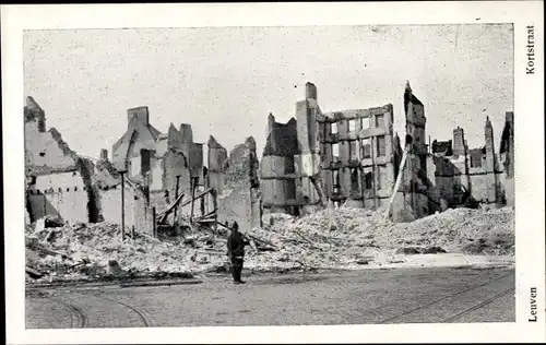 Ak Louvain Leuven Flämisch Brabant, Kortstraat, Soldat, Kriegszerstörung